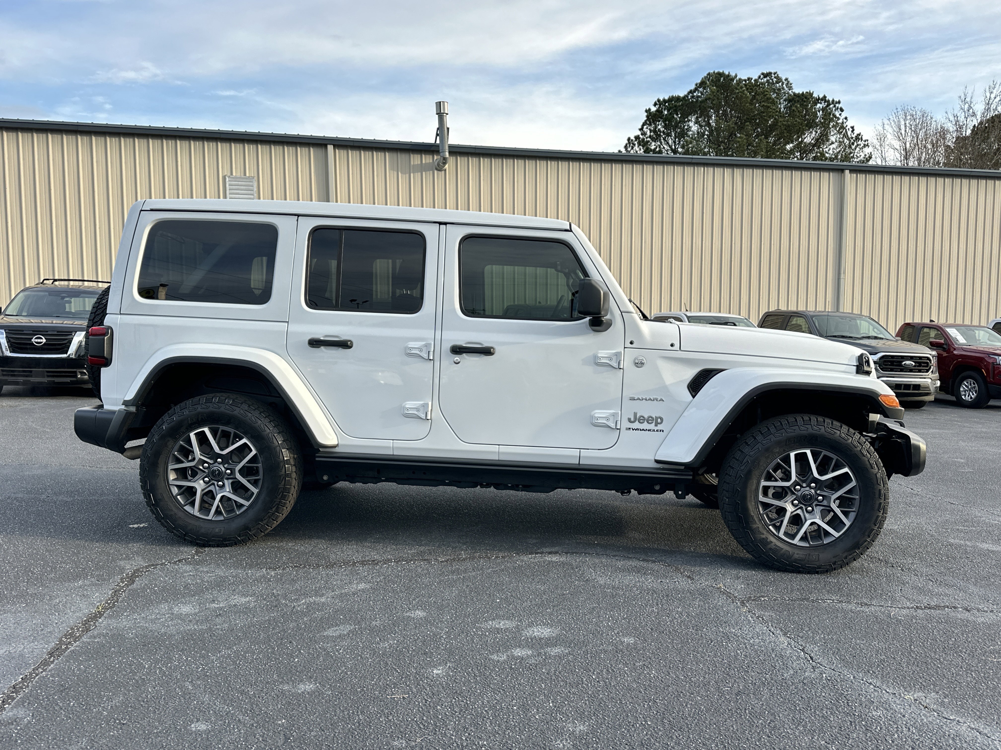 Used 2024 Bright White Clearcoat Jeep Sahara image 9