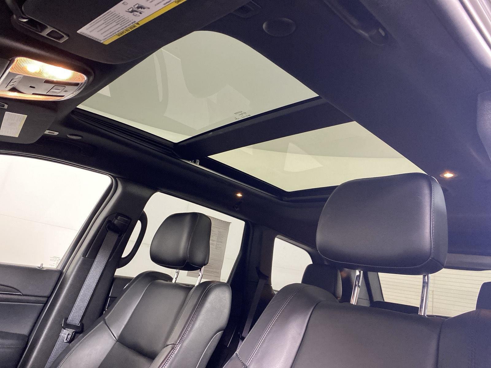 Used 2021 Diamond Black Crystal Pearlcoat Jeep Limited image 2