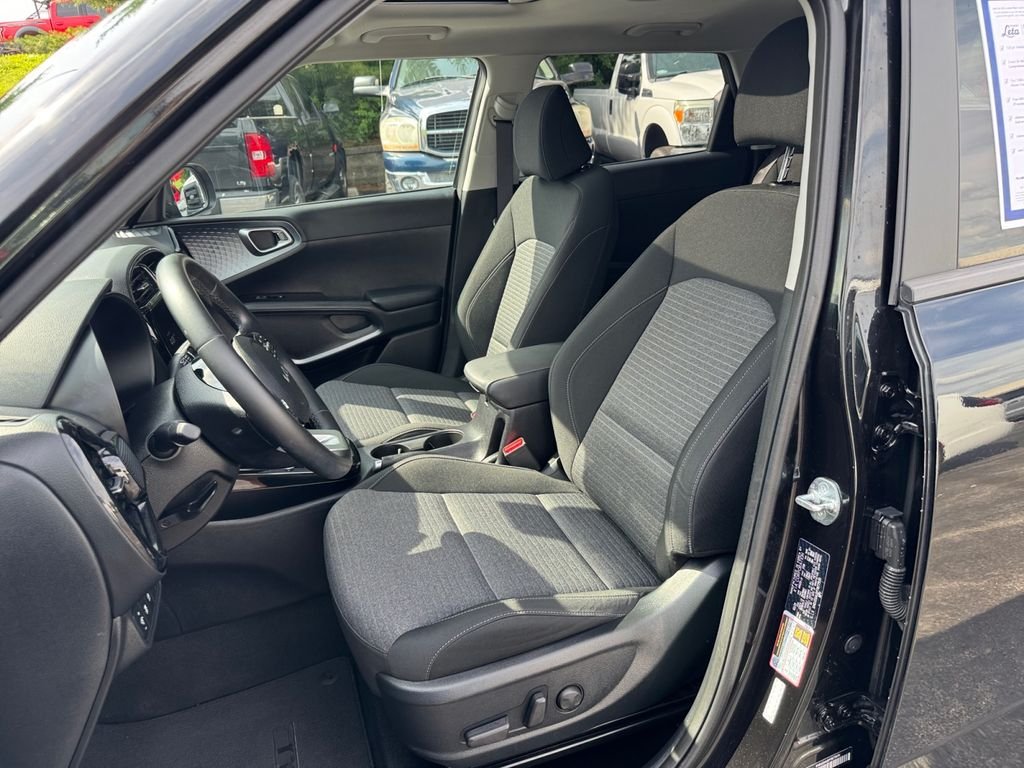 Used 2023 Black Kia EX image 17