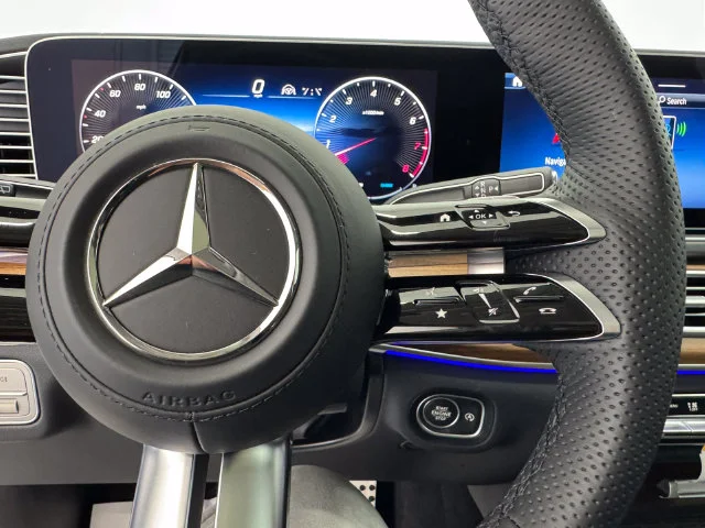 New 2026 MANUFAKTUR Moonlight White Metallic Mercedes-Benz GLS 450 image 25