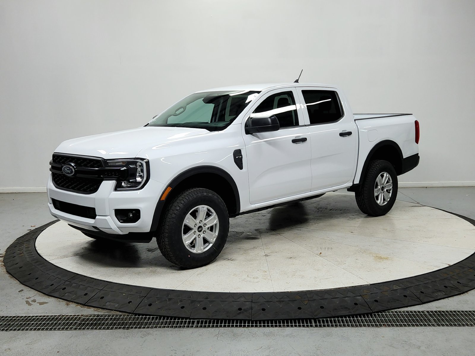New 2026 Oxford White Ford XL image 4
