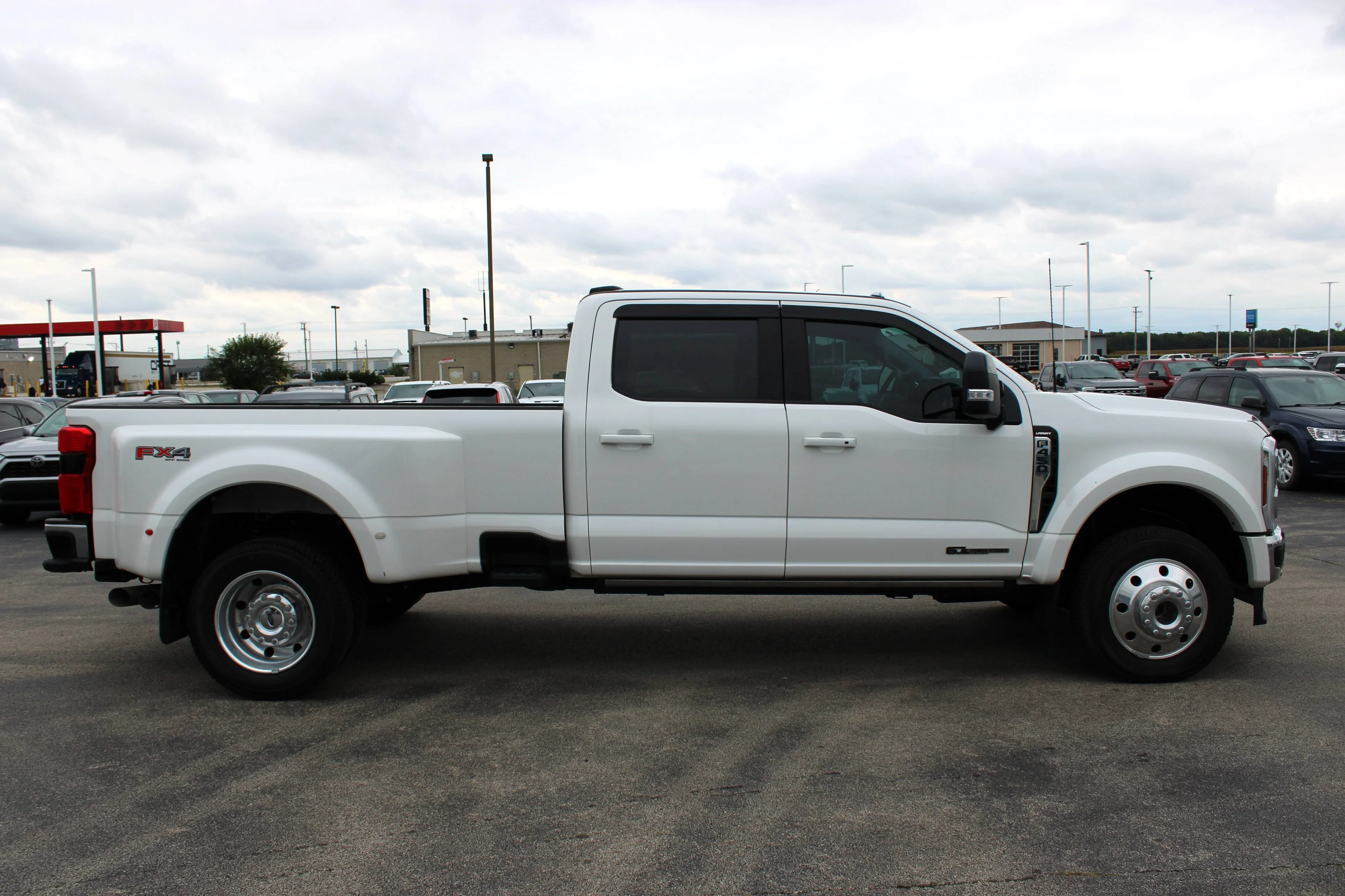 Used 2024 Star White Metallic Tri-Coat Ford Lariat image 9