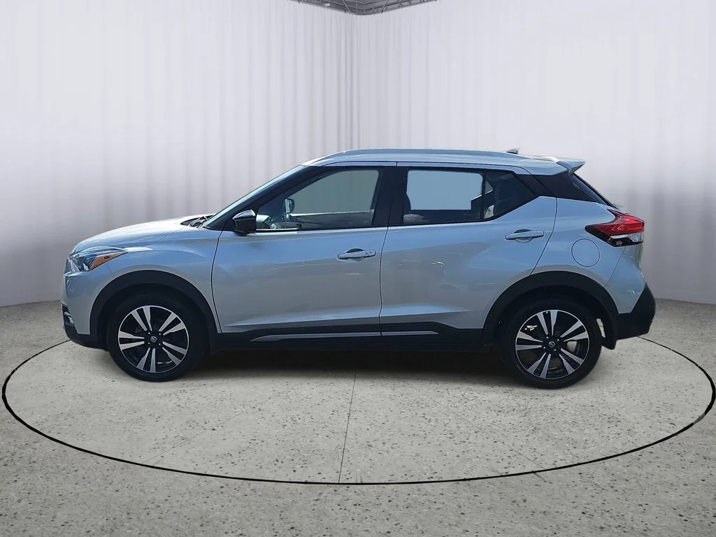 Used 2019 Silver Nissan SR image 6