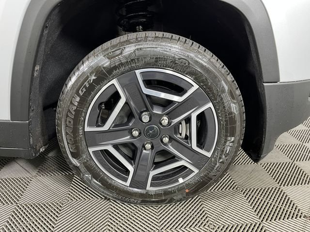 New 2026 Silver Zynith Clearcoat Jeep Limited image 5