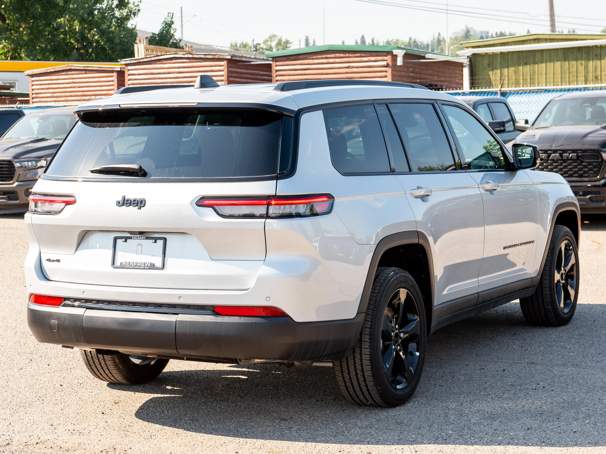 New 2025 Silver Jeep Altitude* 4x4, Sunroof, Trailer Tow Package, Heated Leather image 5