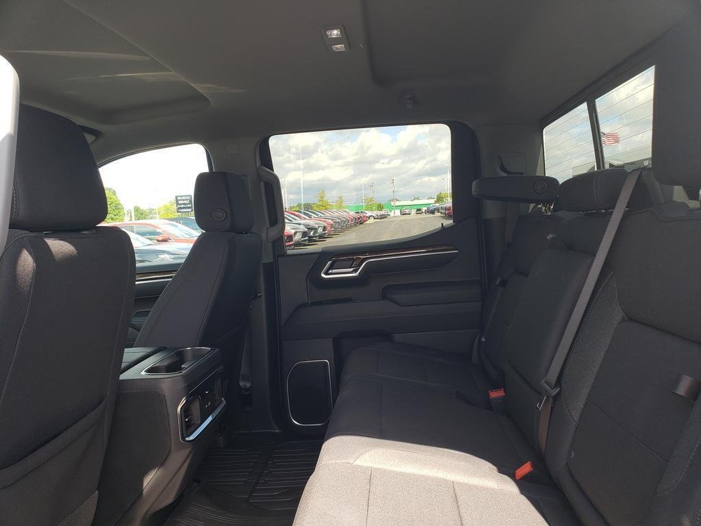New 2026 Sterling Metallic GMC Elevation image 13