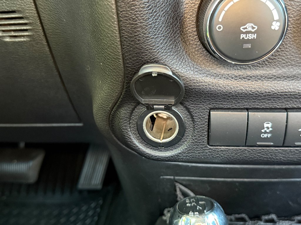 Used 2014 Billet Metallic Clearcoat Jeep Sport image 23