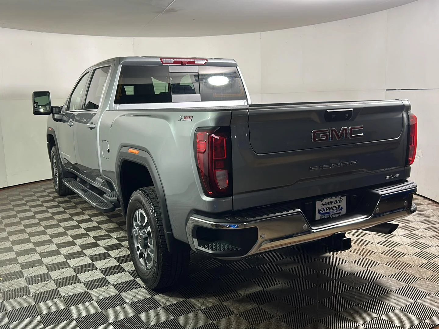 Used 2025 Sterling Metallic GMC SLE image 10