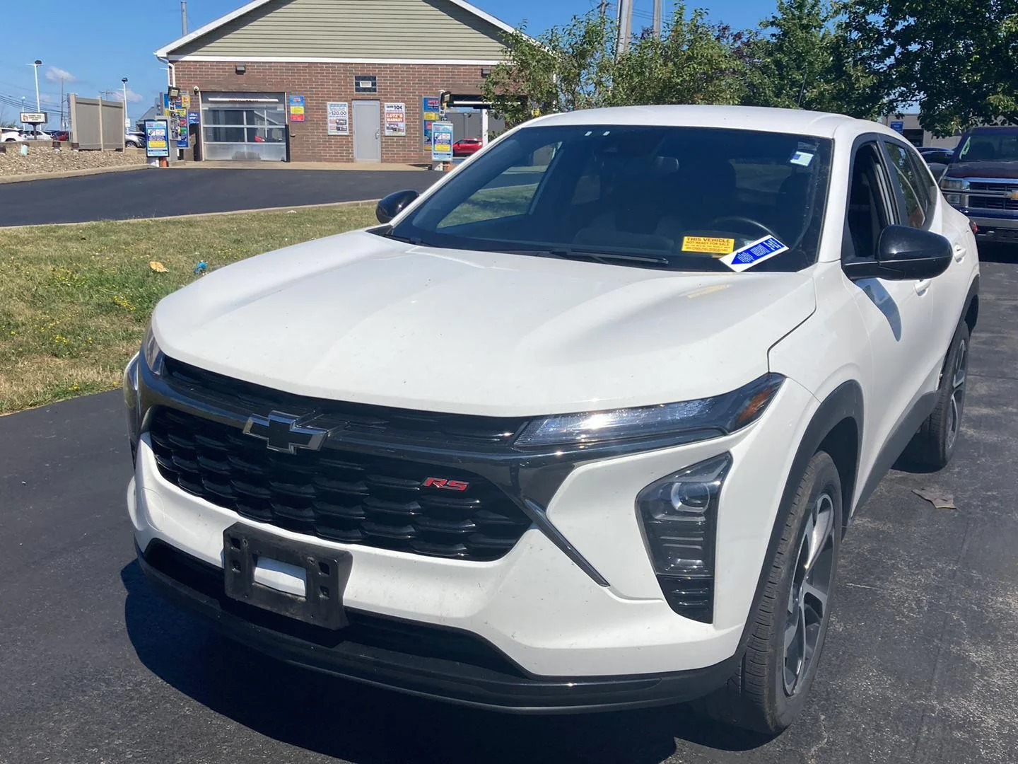 Used 2024 Summit White Chevrolet 1RS image 3