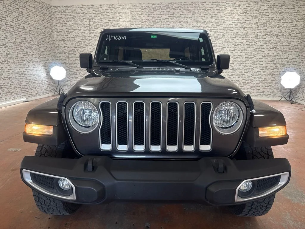 Used 2020 Granite Crystal Metallic Clearcoat Jeep Unlimited Sahara image 2