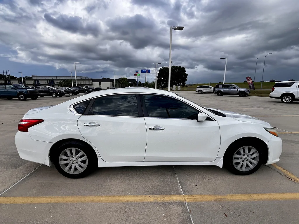 Used 2017 Nissan Altima S with VIN 1N4AL3AP5HC263853 for sale in Baton Rouge, LA