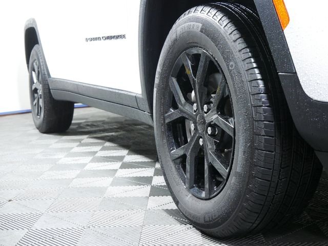 Used 2024 Jeep Grand Cherokee Altitude with VIN 1C4RJHAG4R8622209 for sale in Shakopee, Minnesota