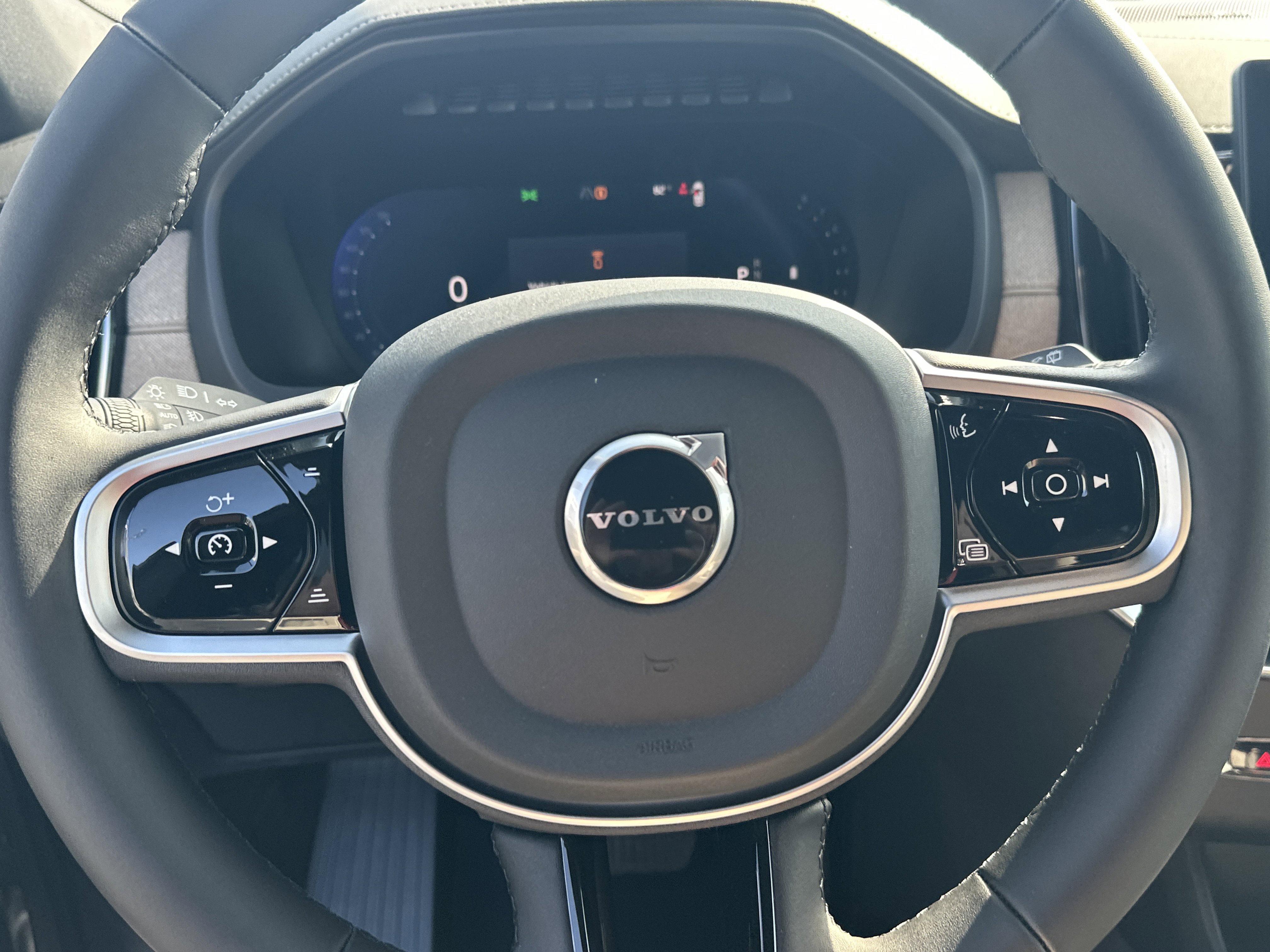 2026 Volvo XC90 Plus - Photo 17