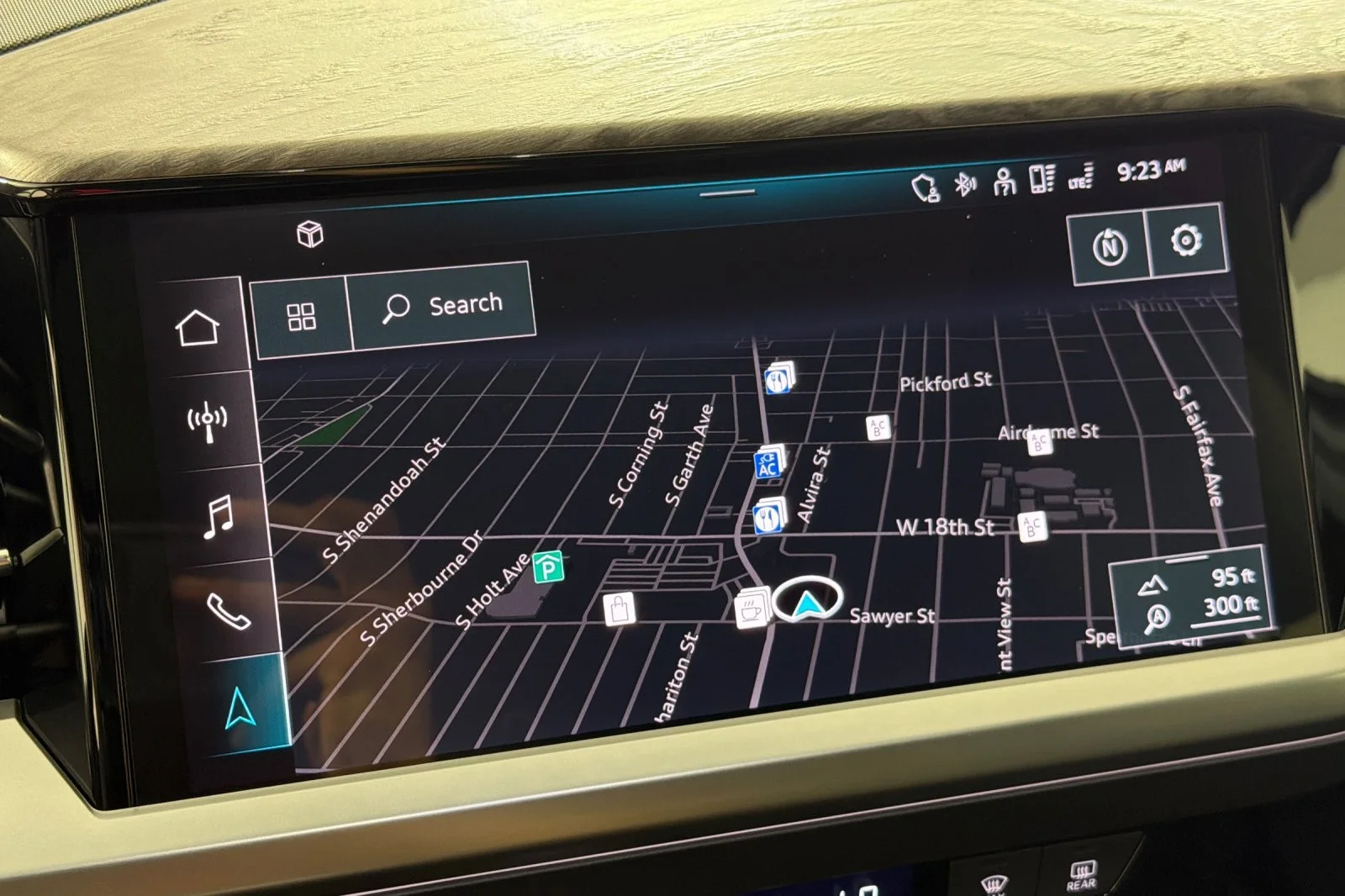 2025 Audi Q4 e-tron Premium - Photo 17