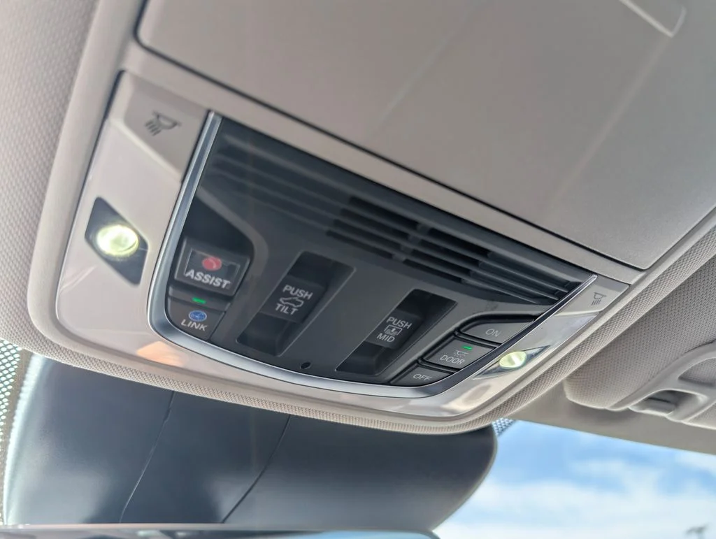 Used 2025  Acura Technology Package image 27