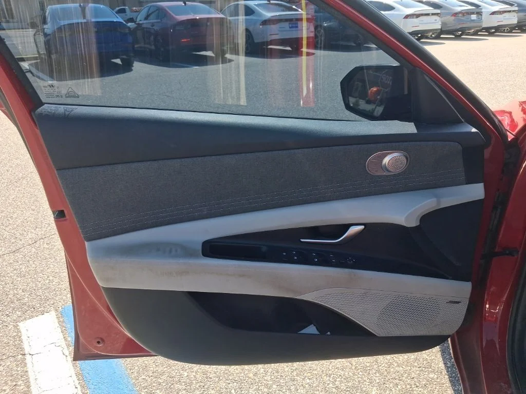 Used 2022 Red Hyundai Limited image 22