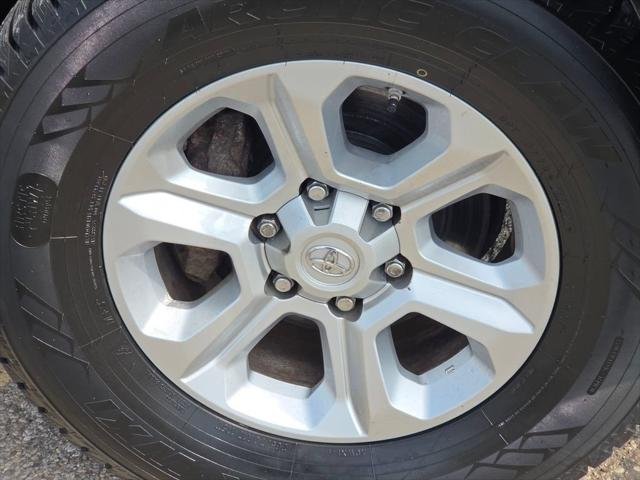 Certified Used 2018 MIDNIGHT BLACK METALLIC Toyota  image 17
