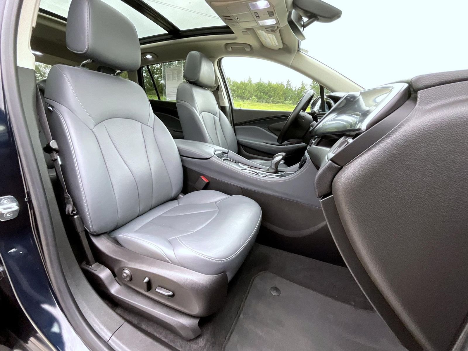 Used 2020 Blue Buick Essence image 16