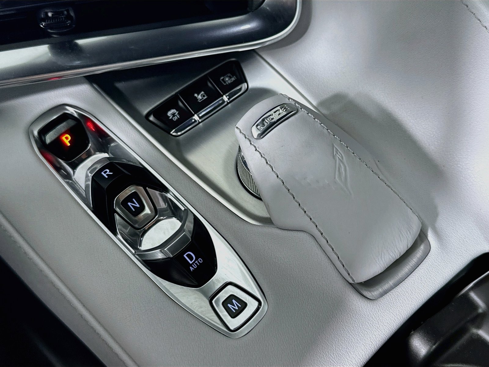 Used 2021 Silver Chevrolet Stingray image 18