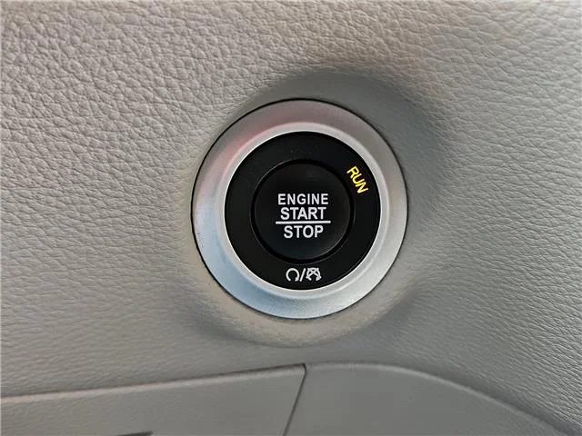 Used 2024 White Chrysler Select Front-Wheel Drive Passenger image 20