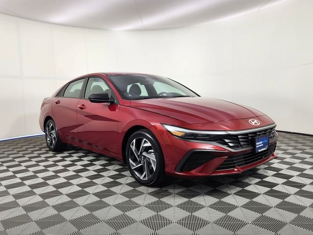 Used 2025 Red Hyundai SEL Sport image 6