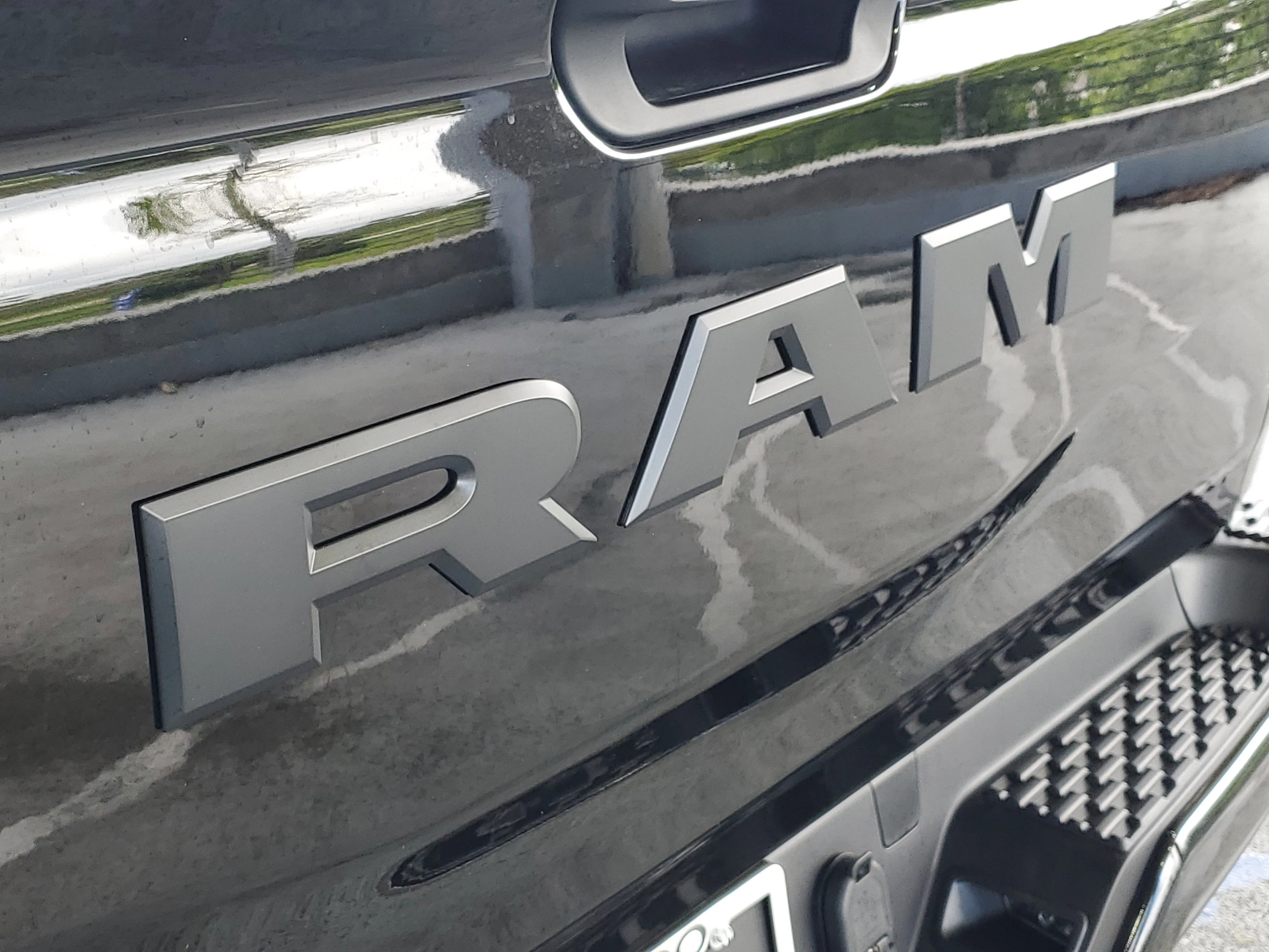 New 2026 Diamond Black Crystal Pearl-Coat Exterior Paint RAM Express image 5