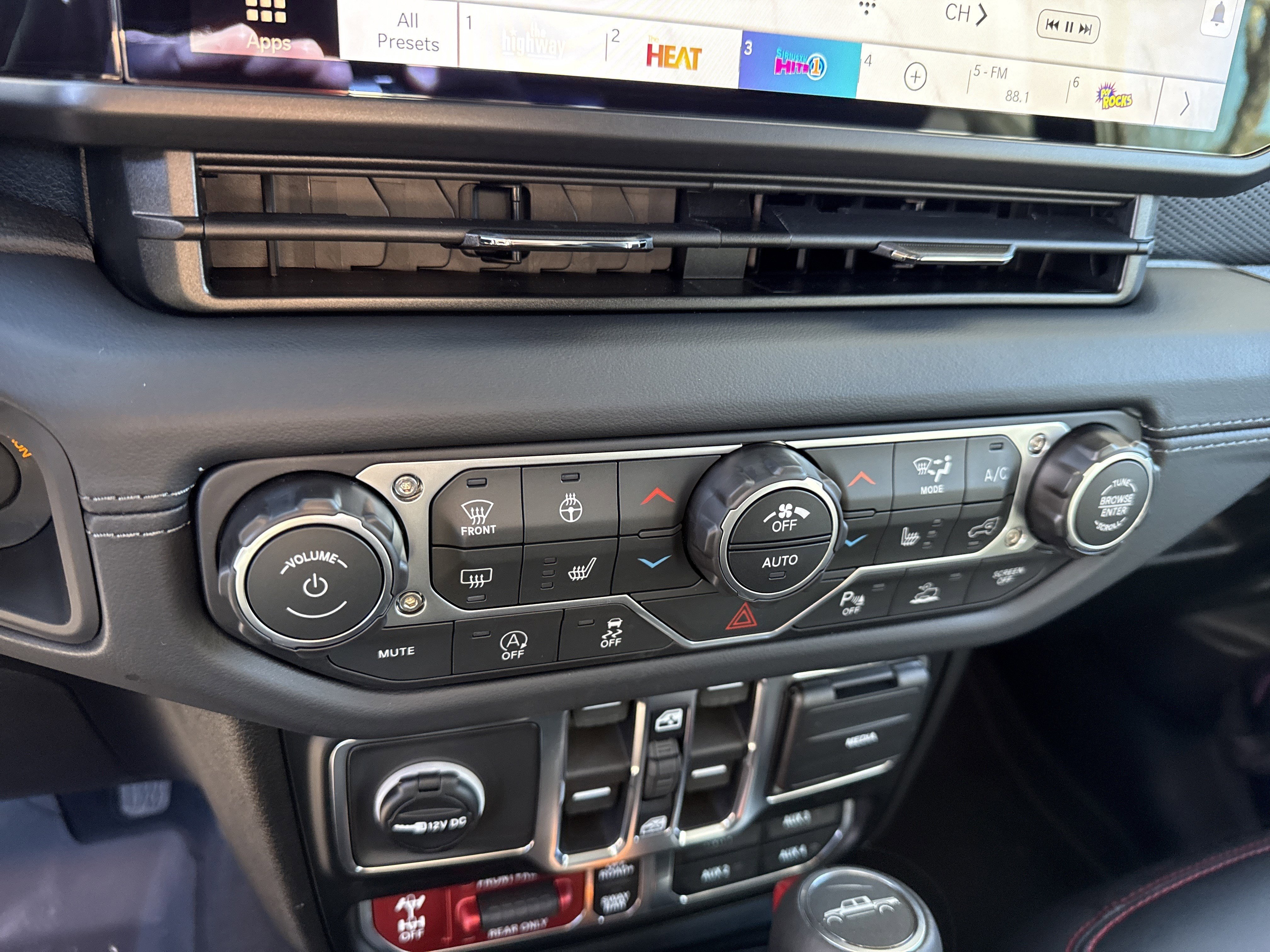 New 2026 Reign Jeep Rubicon X image 30
