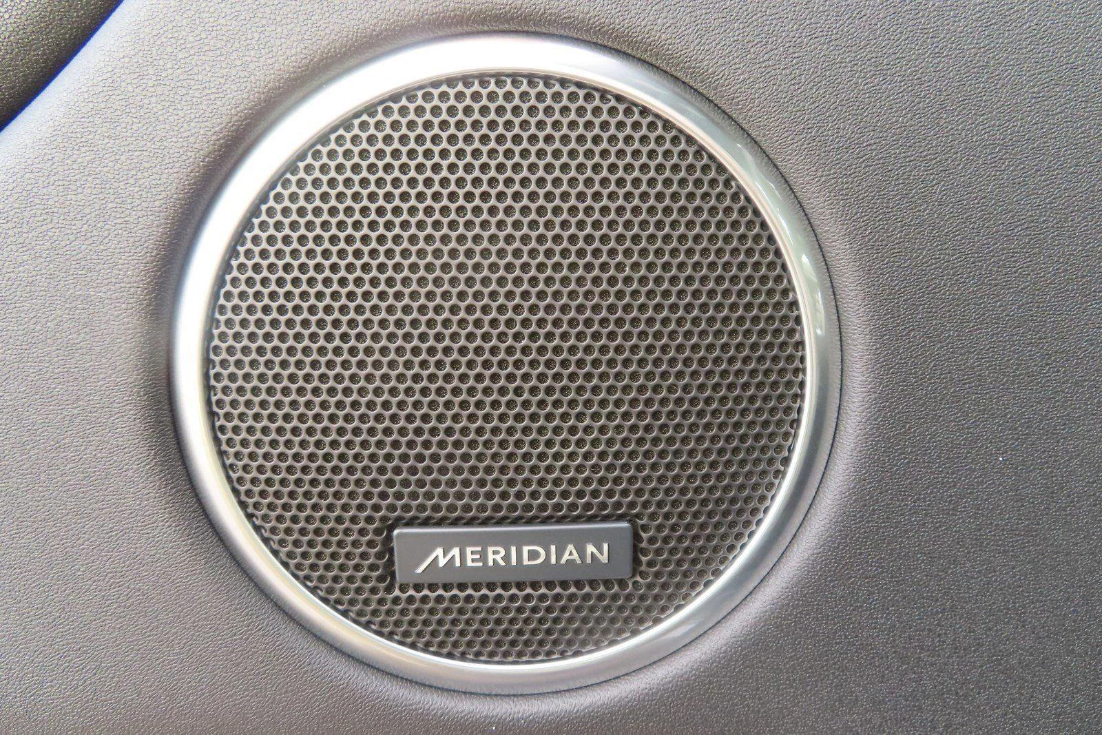 Used 2023 Eiger Grey Metallic Land Rover SE image 35