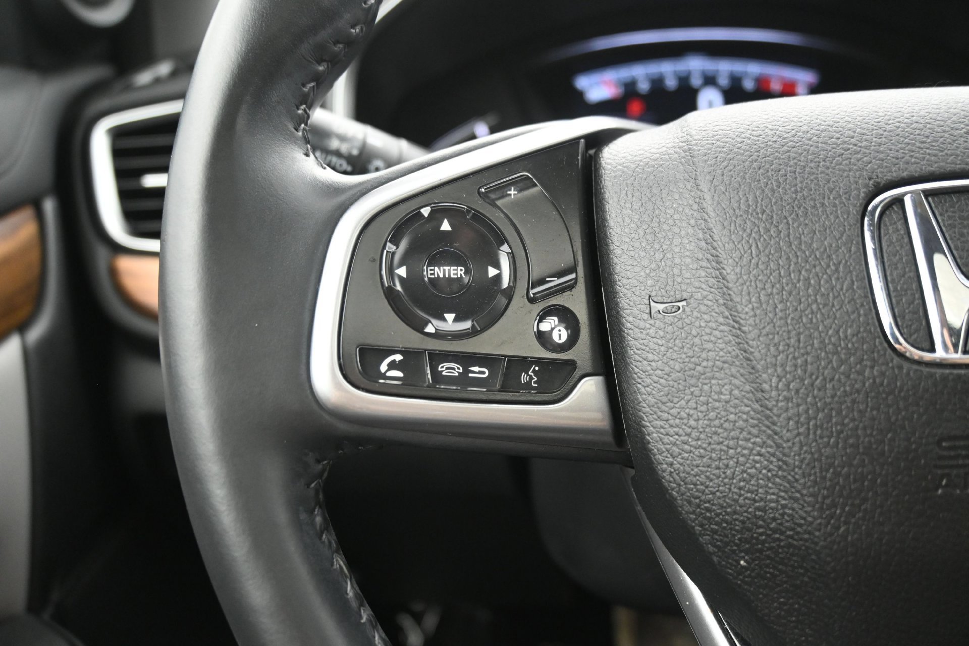 Used 2019 Silver Honda EX-L image 24