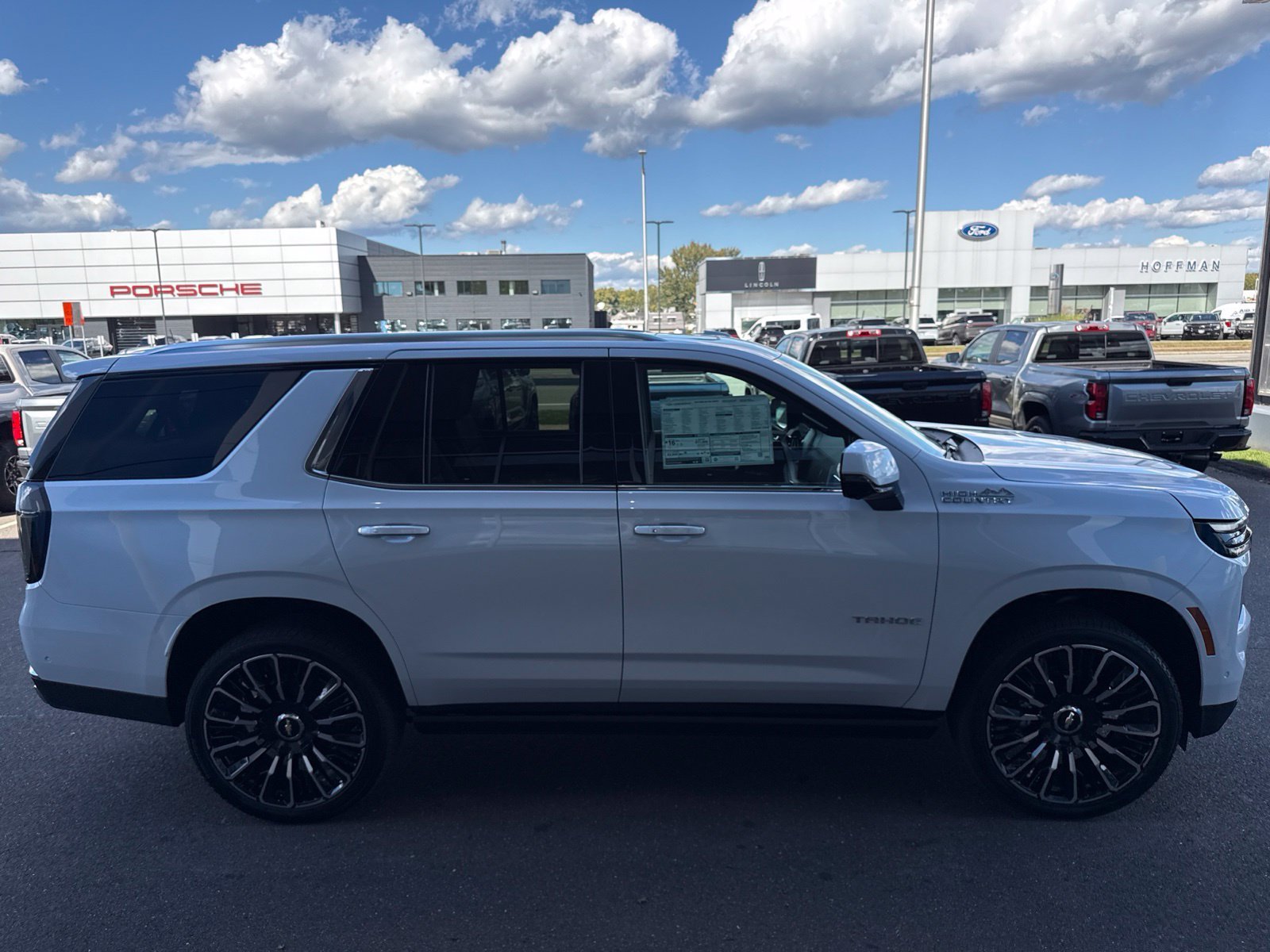 New 2026 Polar White Tricoat Chevrolet High Country Deluxe with 24in Wheels - Technology & Entertainment - Super Cruise - Panoramic Sunroof - Get Active Package image 5