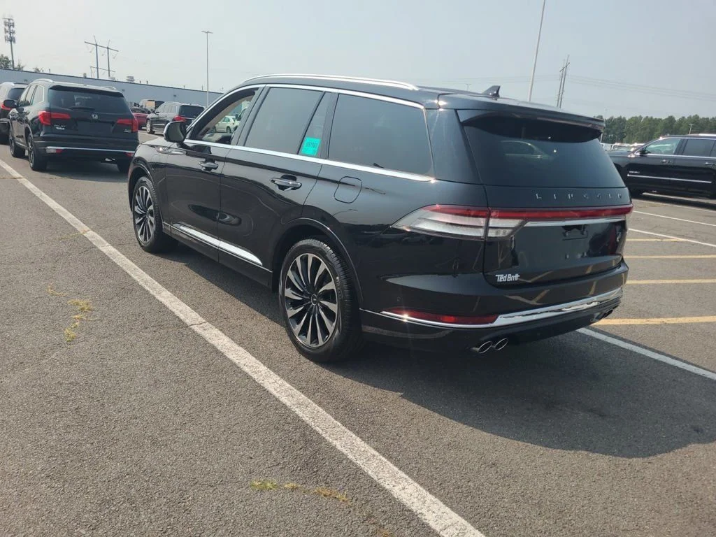 Certified Used 2022 Black Lincoln Black Label Grand Touring image 9