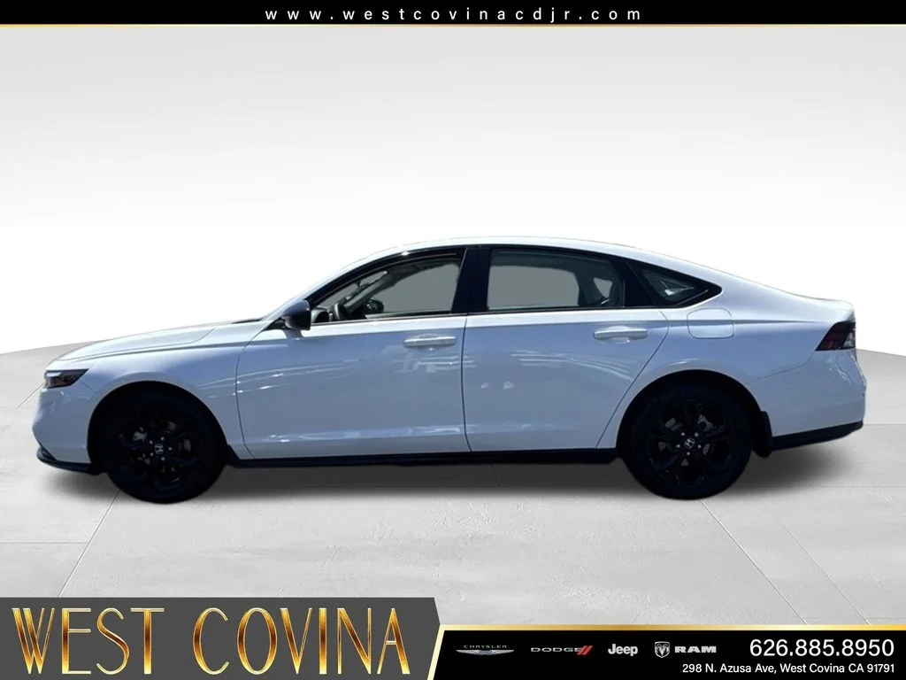 Used 2025 White Honda SE image 6