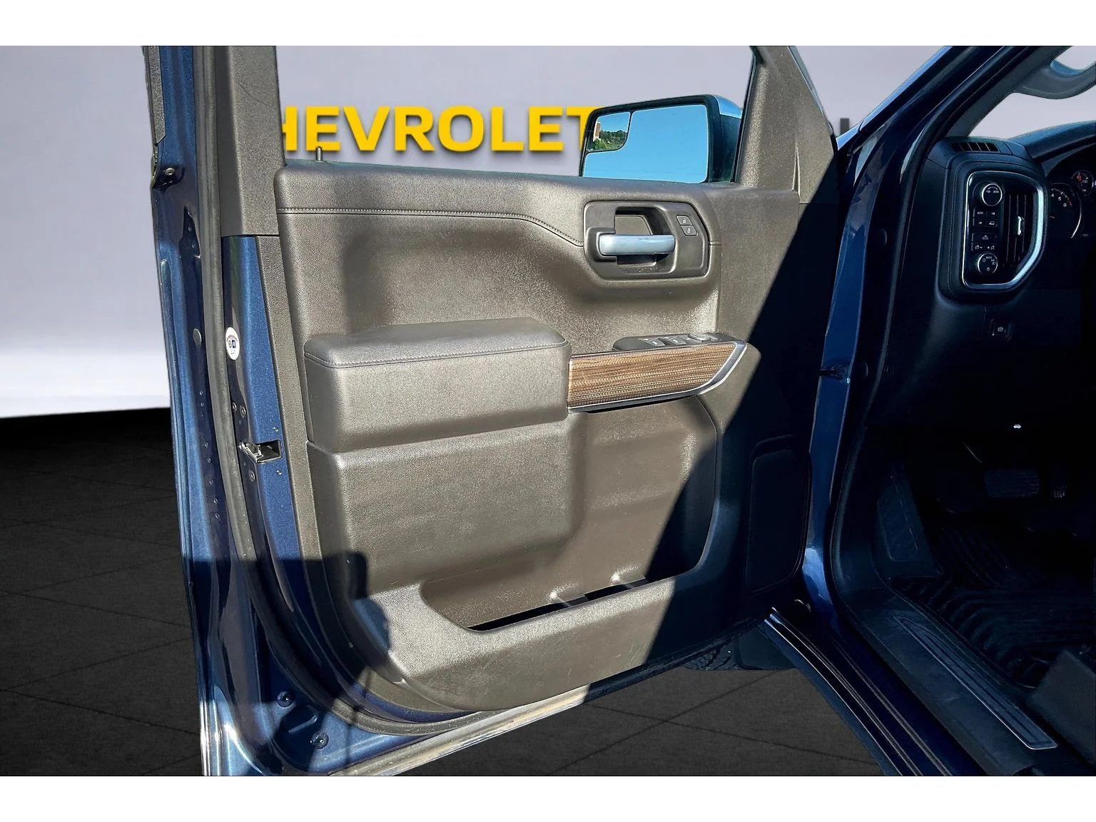 Used 2022 Northsky Blue Metallic Chevrolet LT image 16