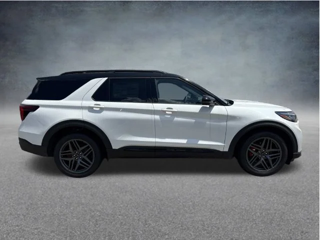 New 2026 Star White Metallic Tri-Coat Ford ST image 9