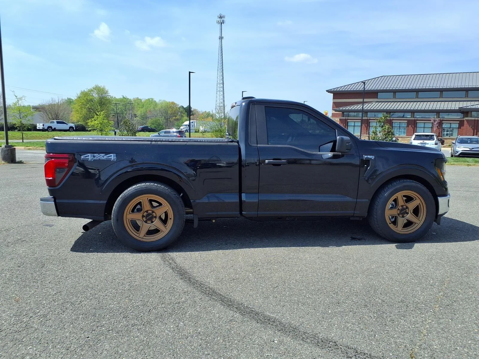 Used 2024 Agate Black Metallic Ford XL image 10