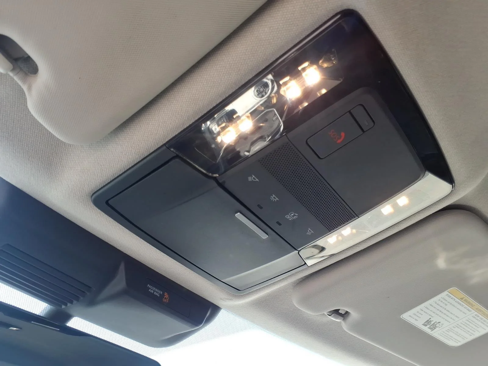 Used 2025  Mitsubishi SE image 9