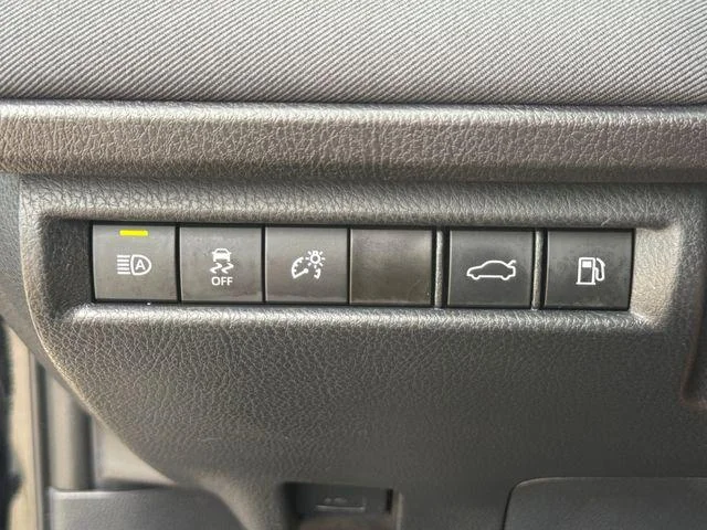 2025 Toyota Camry LE - Photo 23