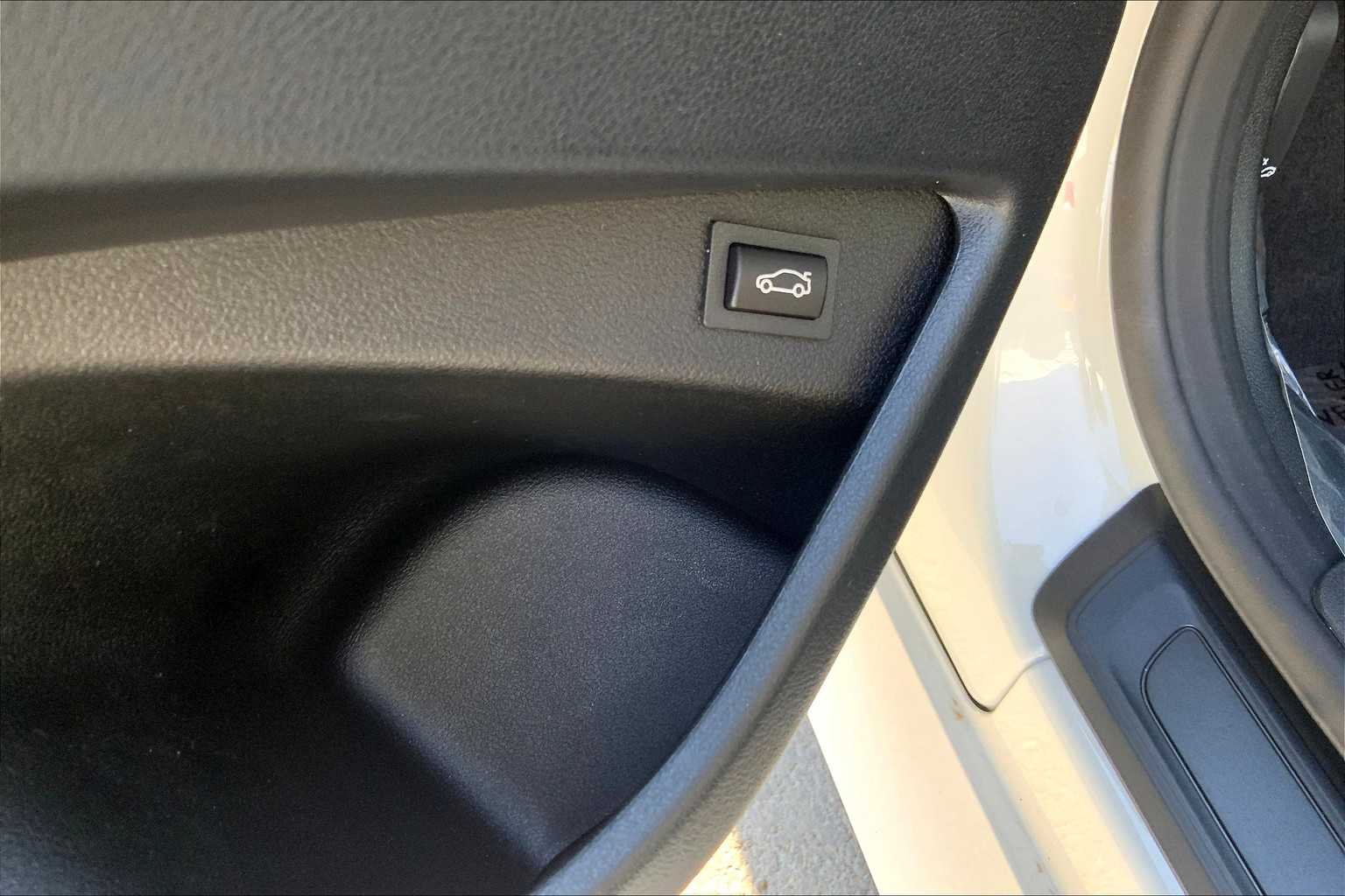 2025 BMW 2 Series 230i - Photo 17