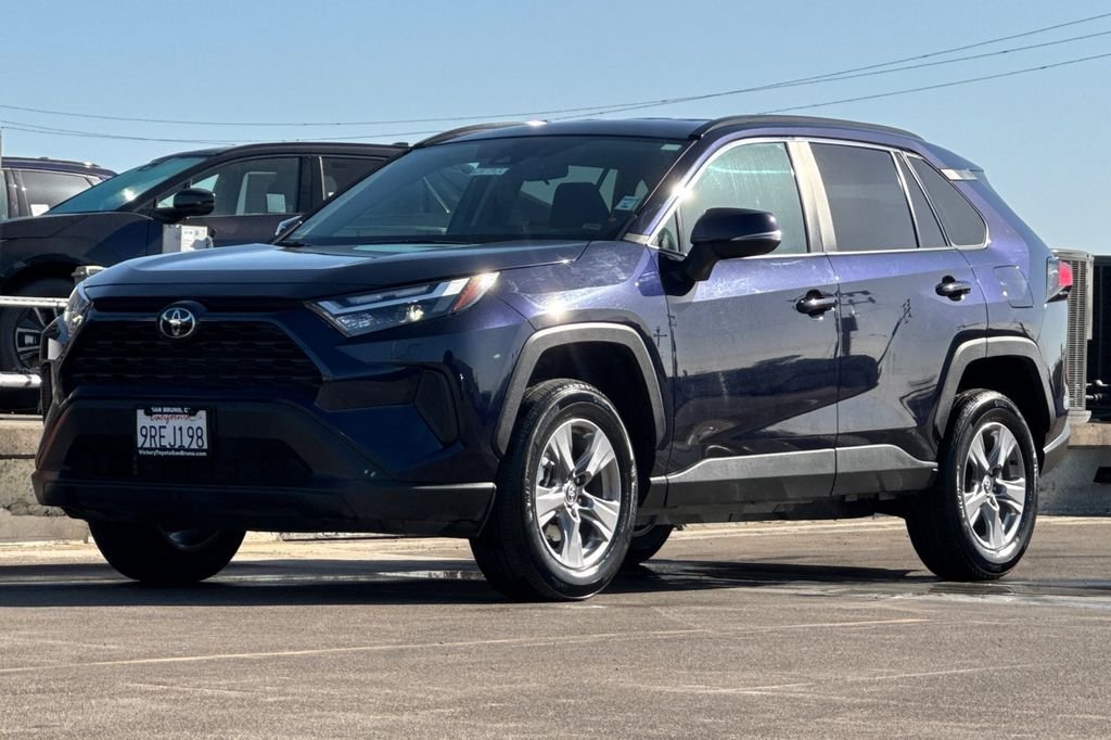 Used 2025  Toyota XLE image 8