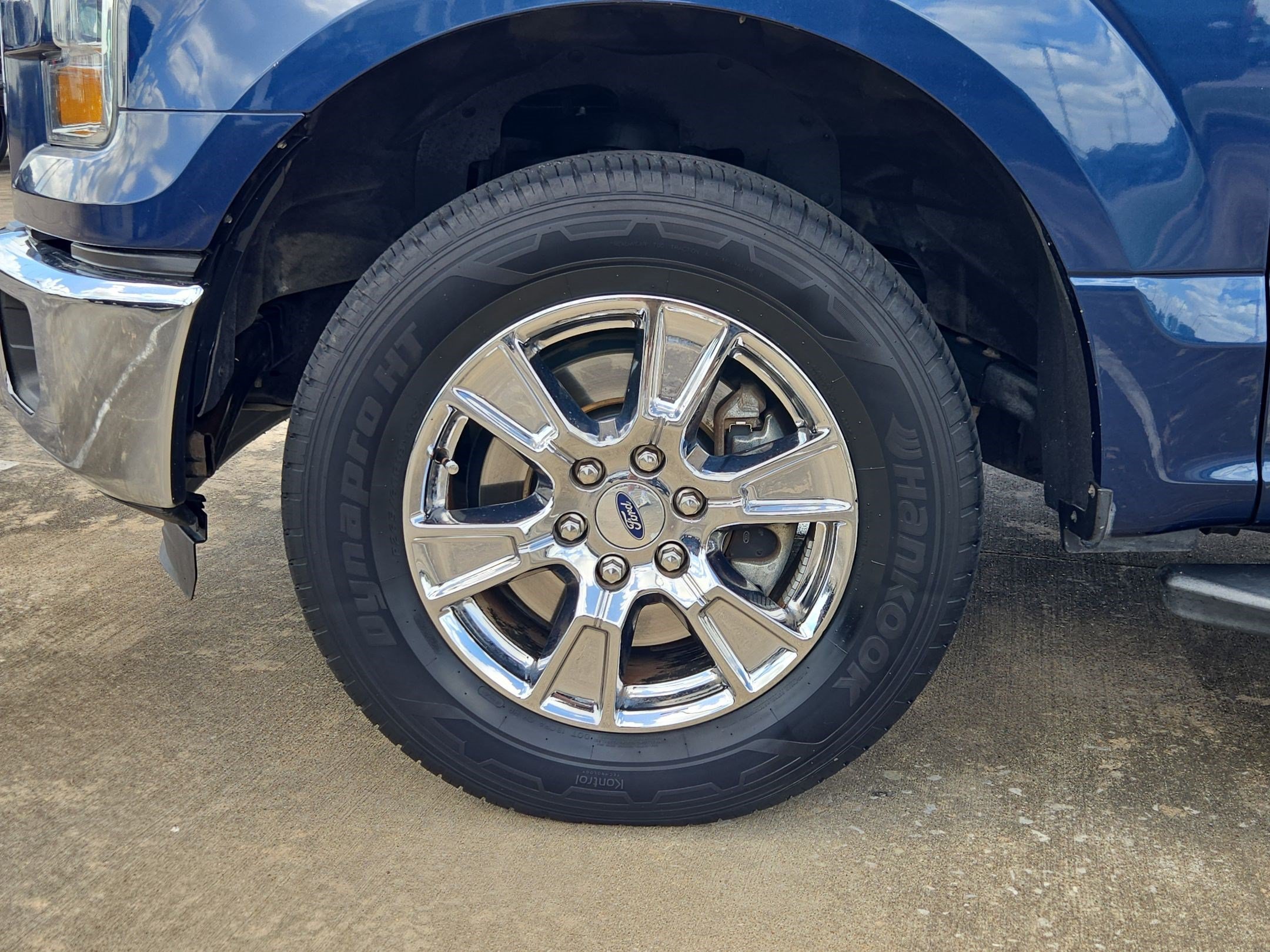 Used 2015 Blue Jeans Metallic Ford XLT image 10