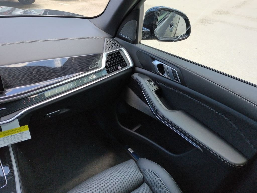 New 2026 Dravit Grey Metallic BMW xDrive50e image 17