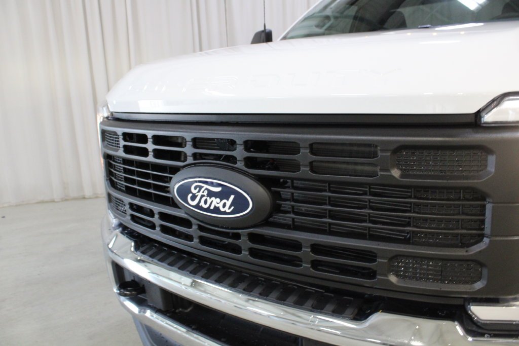 New 2027 Oxford White Ford XL image 30