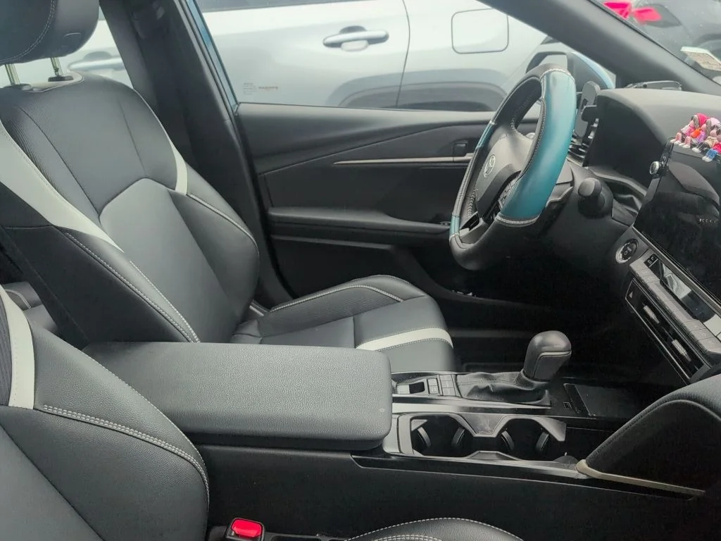 Used 2025  Toyota SE image 2