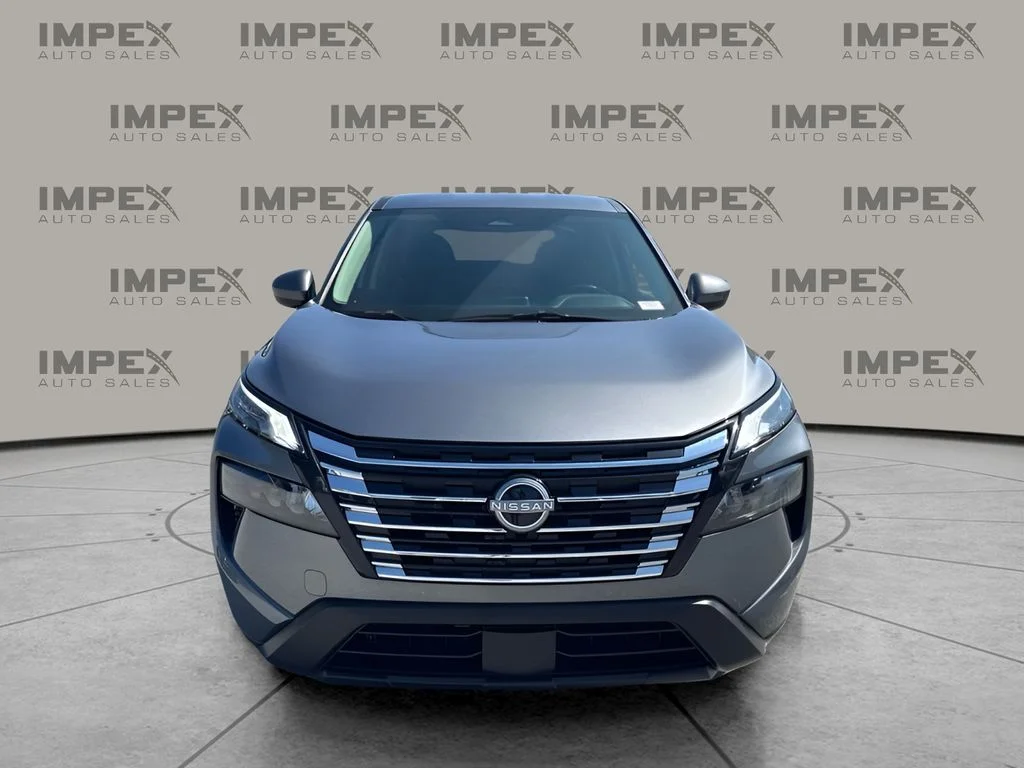 Used 2025 Gray Nissan SV image 8