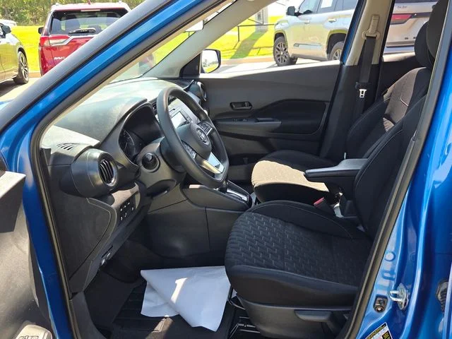 Used 2021 Blue Nissan S image 5
