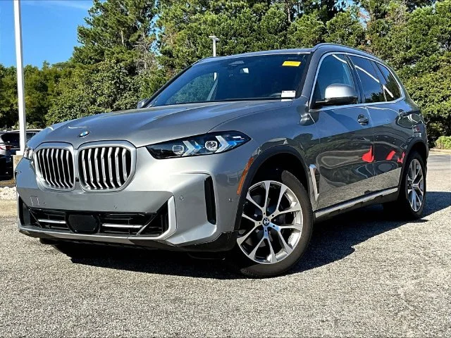 Used 2026 Gray BMW sDrive40i image 3