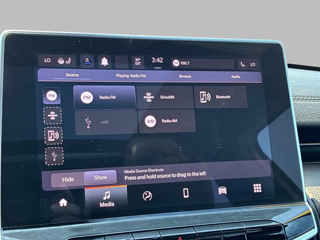 Used 2022 Silver Jeep Latitude image 31