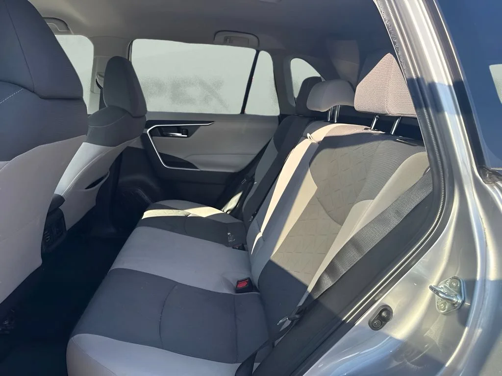 Used 2023  Toyota XLE image 9