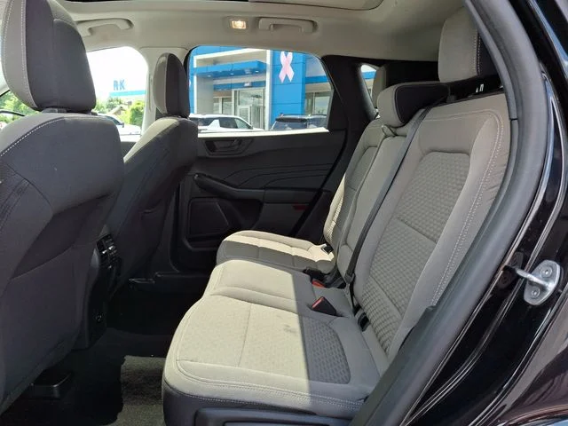 Used 2022 Black Ford SE image 11