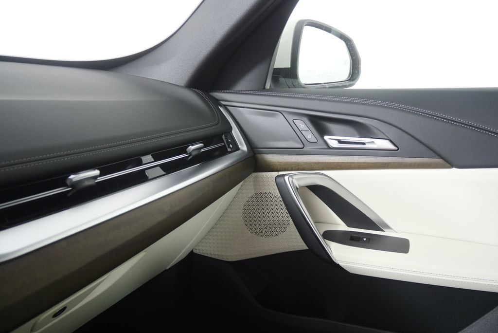 New 2026 Alpine White BMW xDrive28i image 21